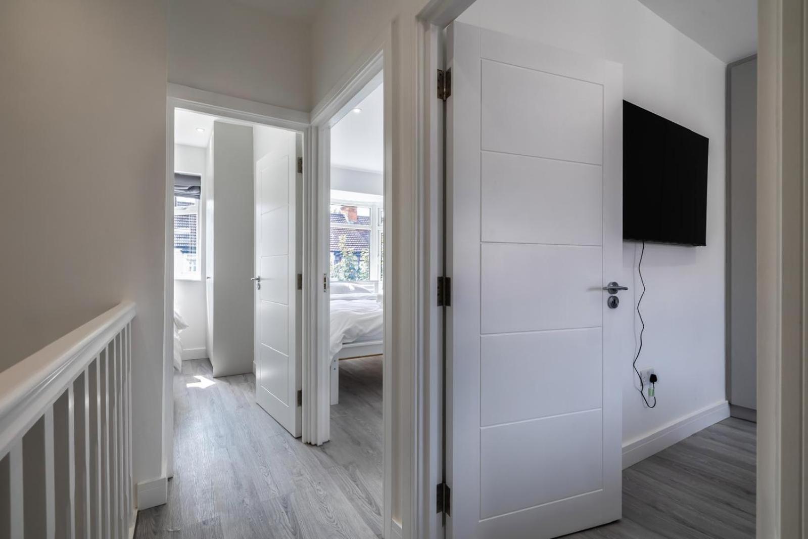 Modern Home With Driveway Parking For 2 Vehicles, Near Tottenham Hotspur Stadium, White Hart Lane Train Station Londres Exterior foto